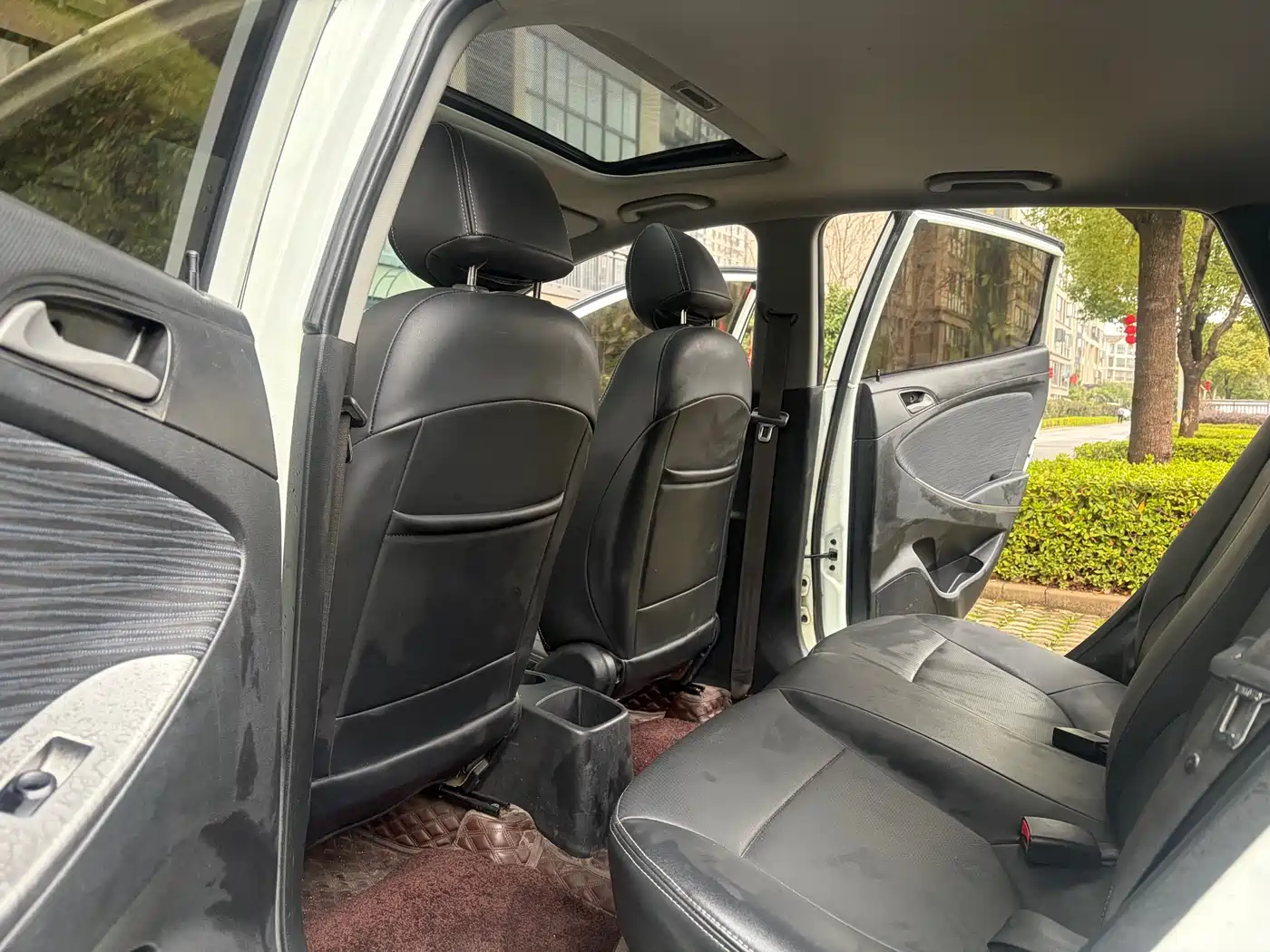 Hyundai Reina 2014 1.4L Manual GLX фото 16