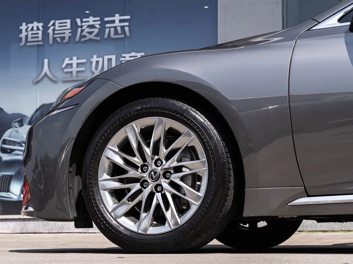 Lexus LS 2018 500h Luxury Edition China V фото 7