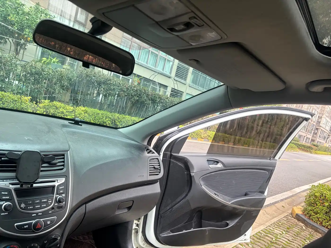 Hyundai Reina 2014 1.4L Manual GLX фото 14