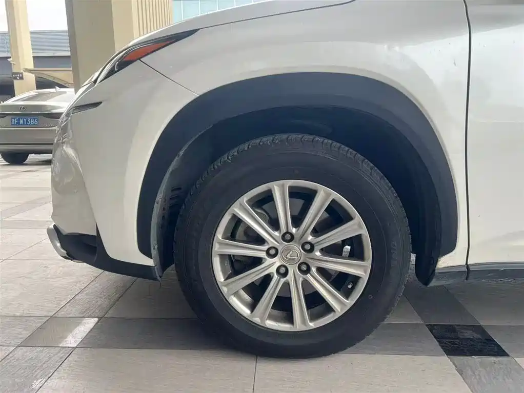 Lexus NX 2015 200 FWD Premium фото 6