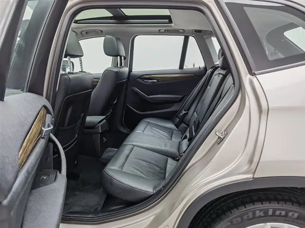 BMW X1 (Import) 2012 xDrive20i фото 15