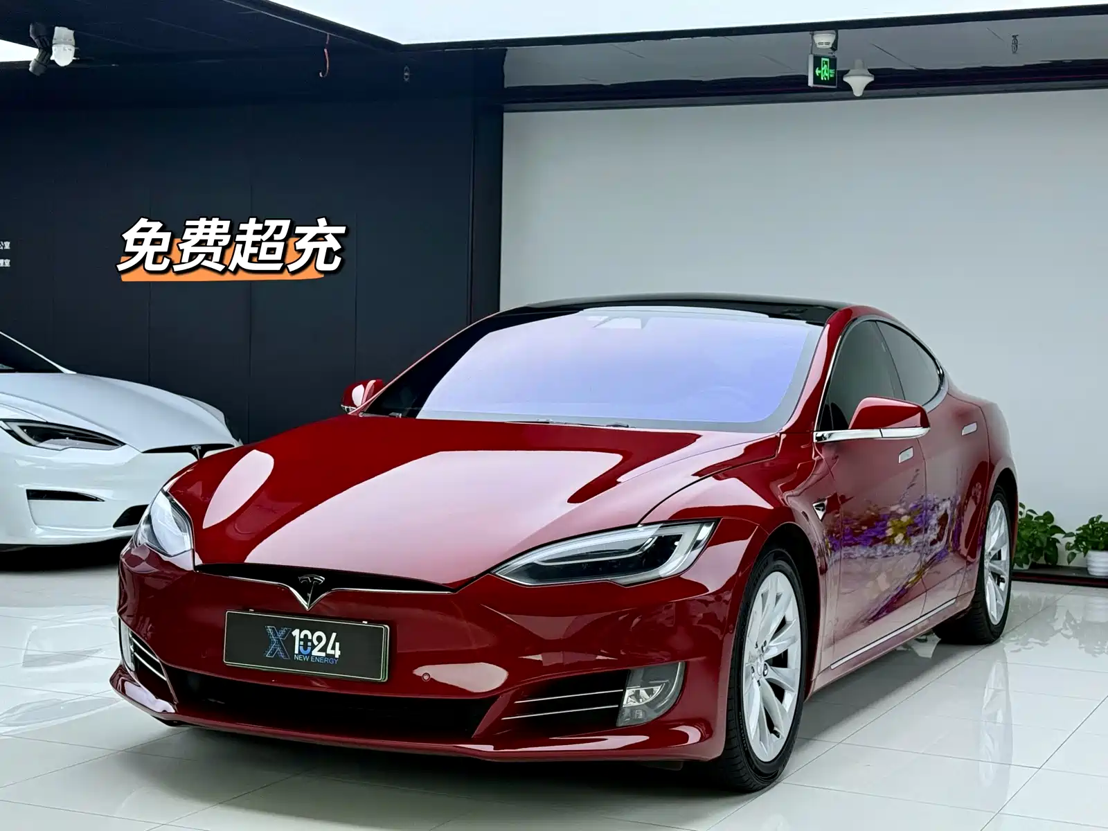 Фото 1 - Tesla Model S