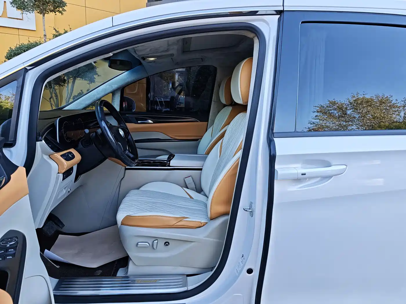 Buick GL8 2021 ES Landlord 653T Comfort фото 6