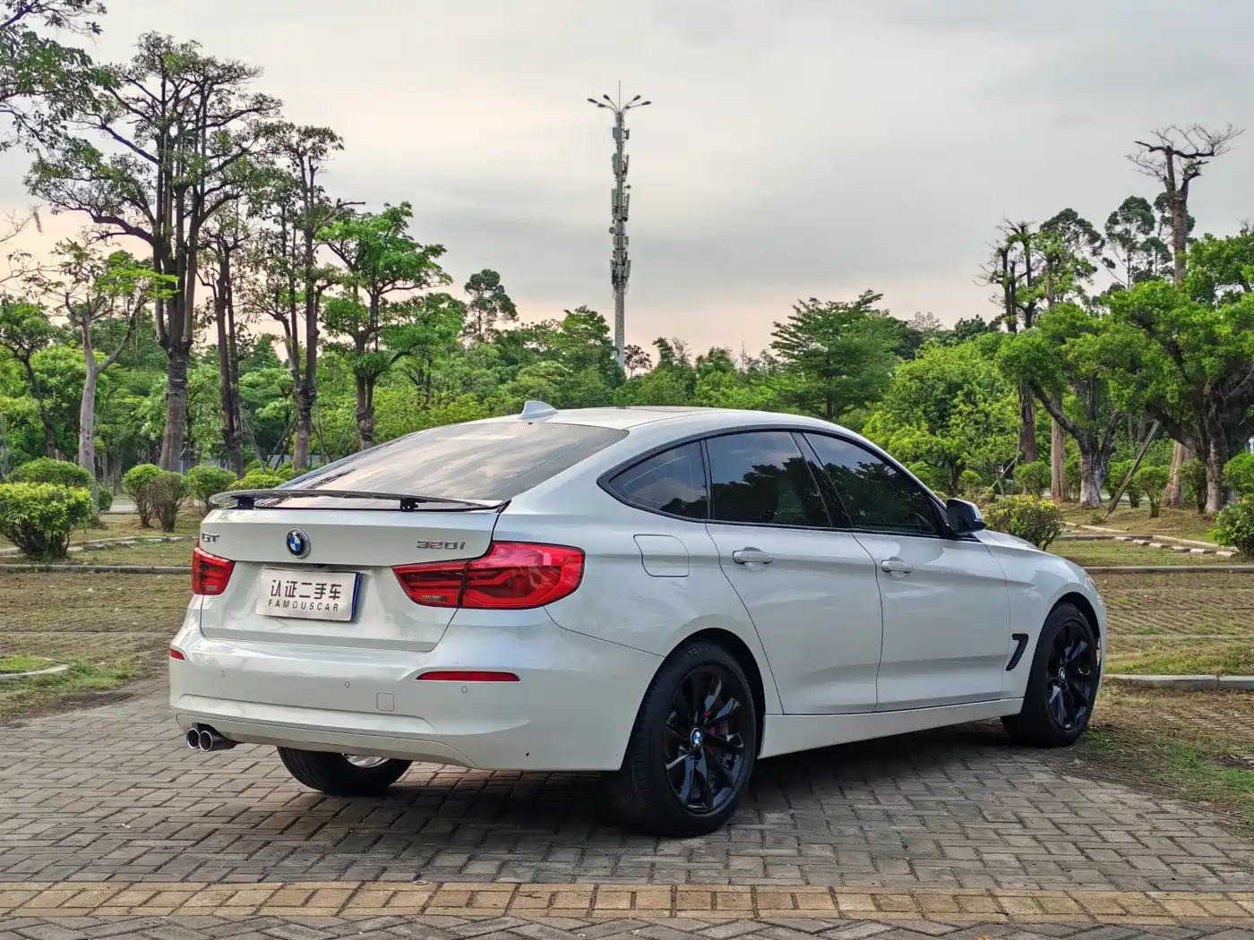 BMW 3 Series GT 2018 320i Fashion фото 4