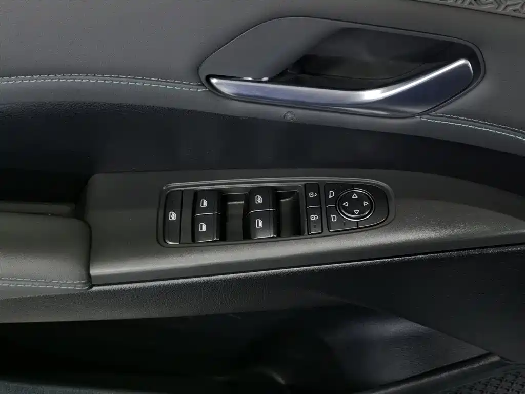 BYD Qin PLUS 2025 DM-i Smart Drive 55KM Leader фото 9