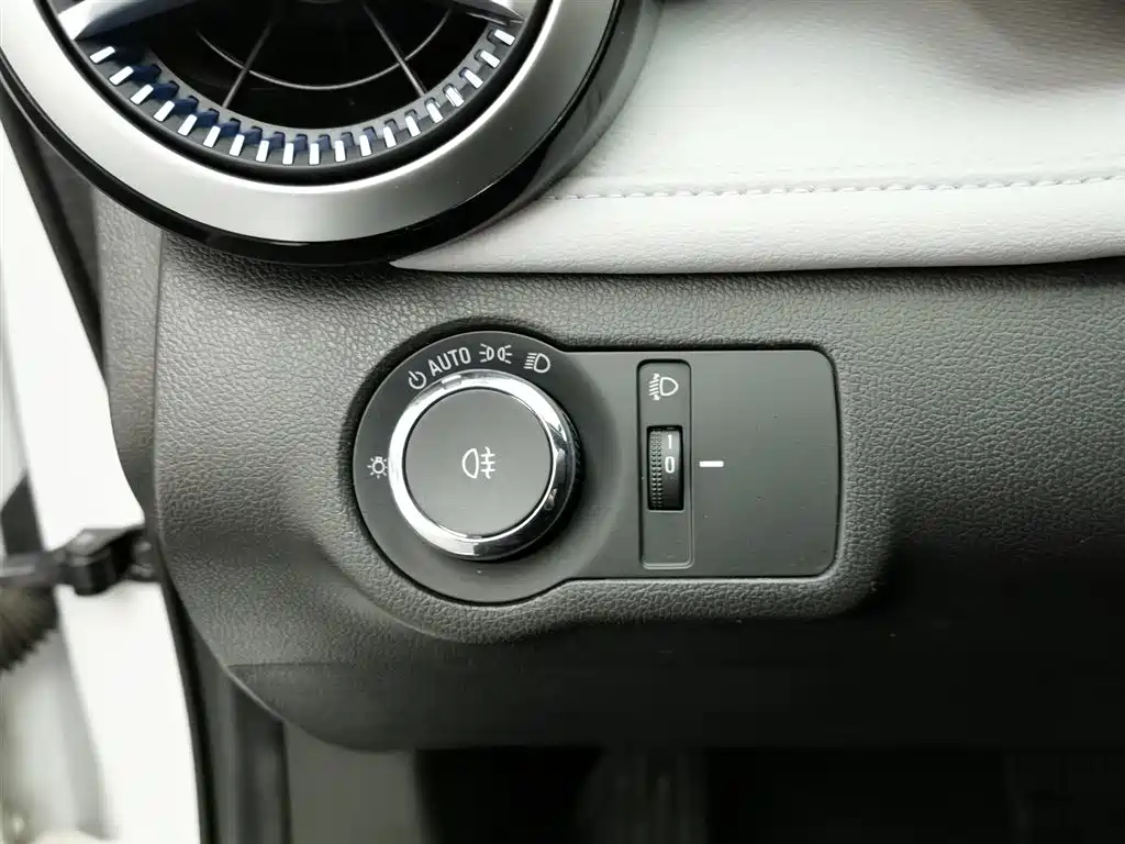 Chevrolet Monza 2023 1.5L Dual-Clutch Enjoyment Edition фото 21