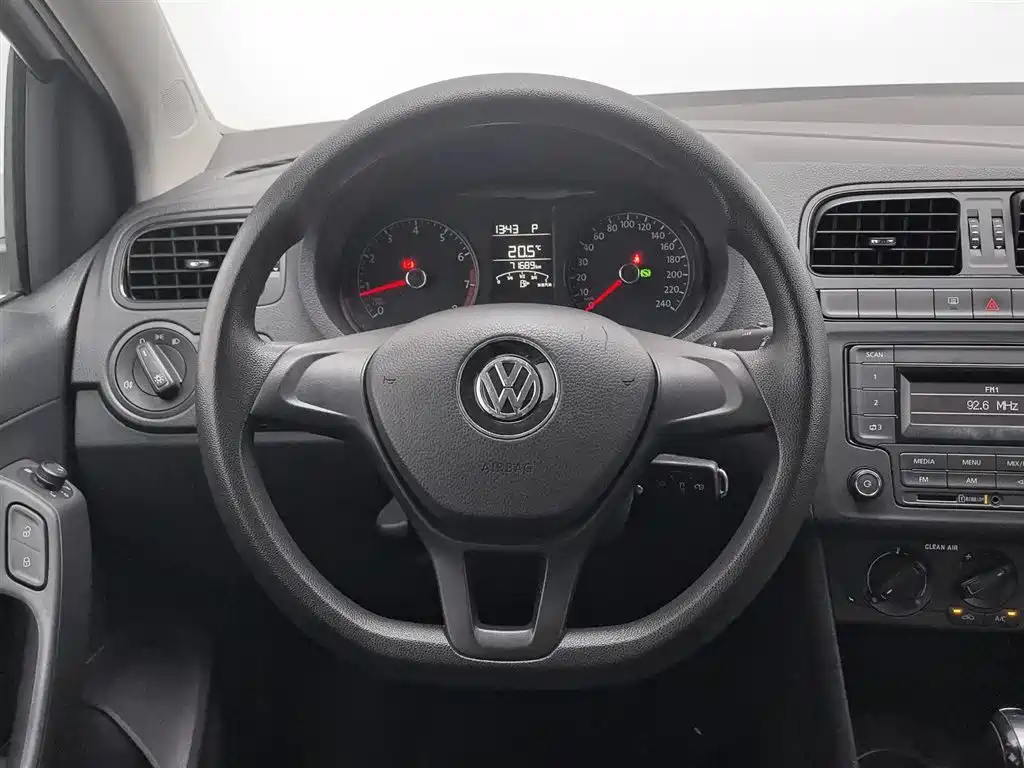 Volkswagen Polo 2016 1.4L Automatic Trend фото 11