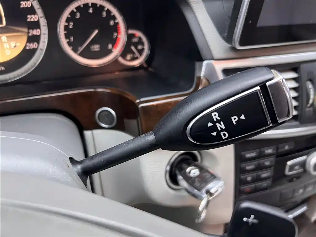 Mercedes-Benz E-Class 2012 E 200 L CGI Elegance фото 21