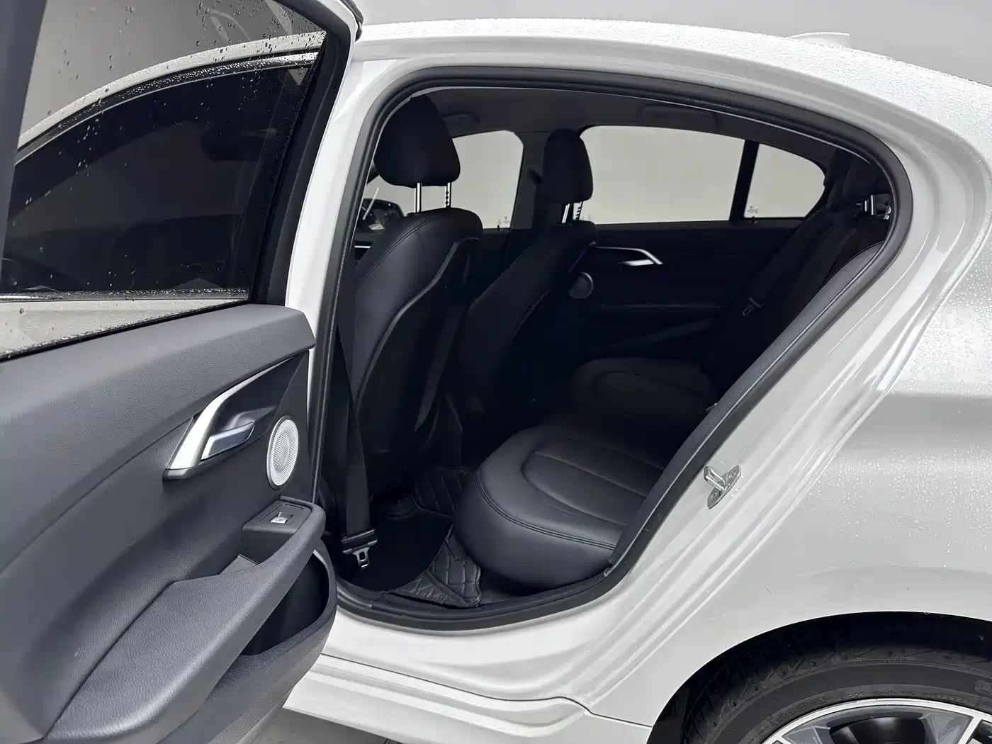 BMW 1 Series 2022 120i M Sport фото 12