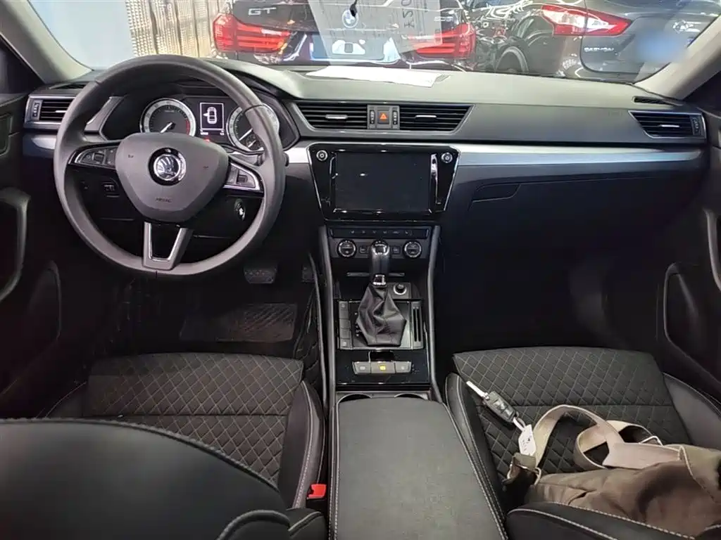 Škoda Superb 2018 TSI330 DSG Comfort Edition China V фото 10