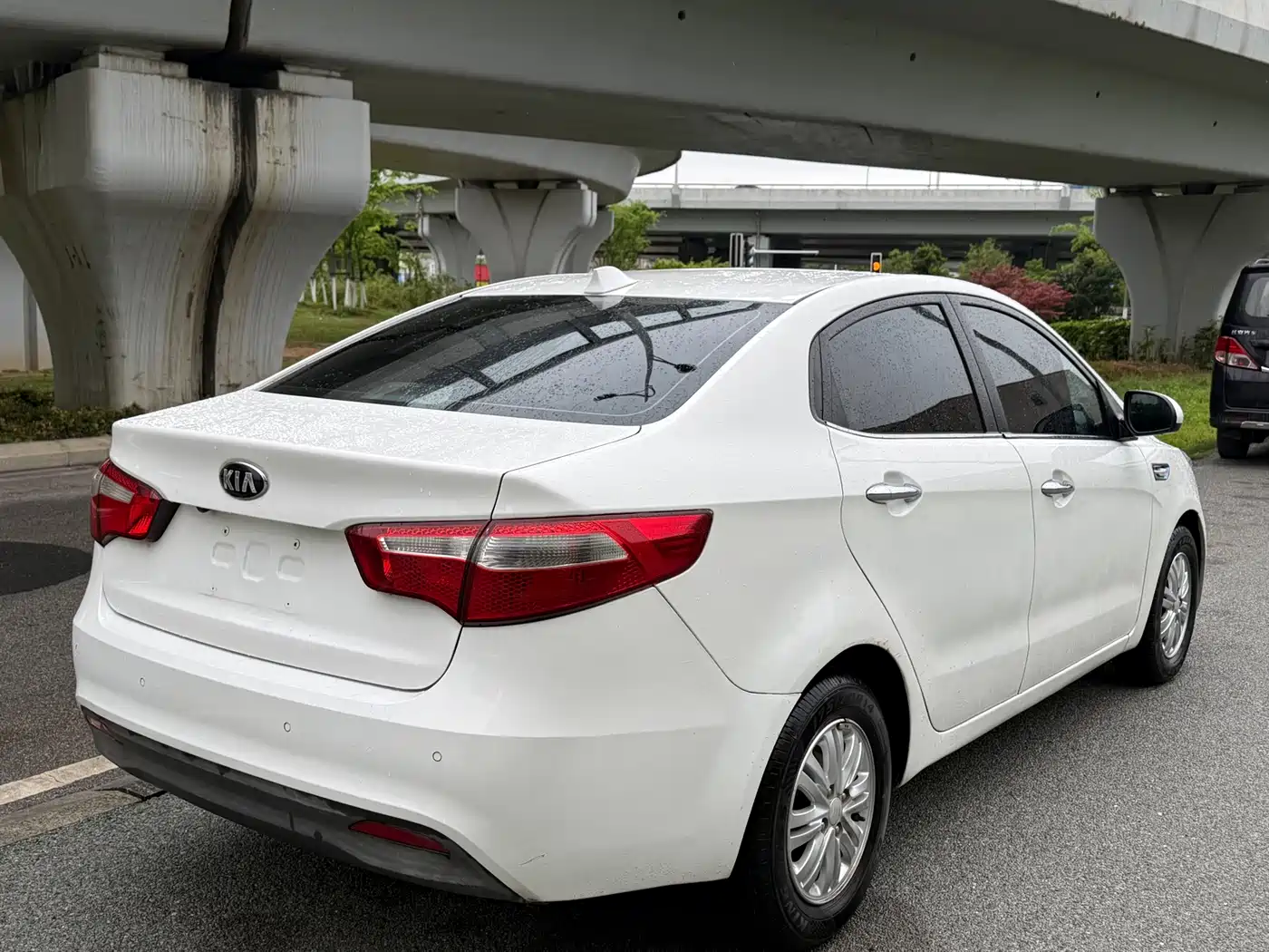 Kia K2 2012 Sedan 1.4L AT GLS Commemorative Edition фото 4