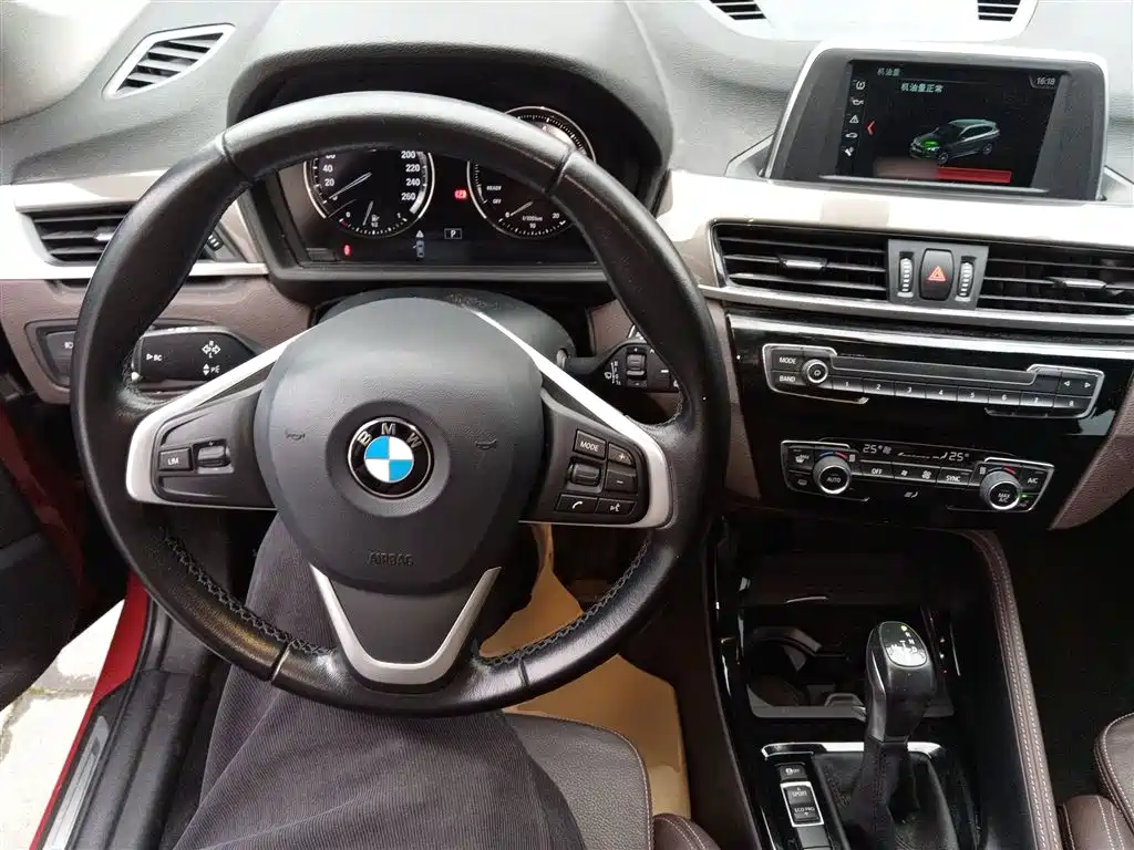 BMW X1 2019 sDrive18Li Premium Model фото 7