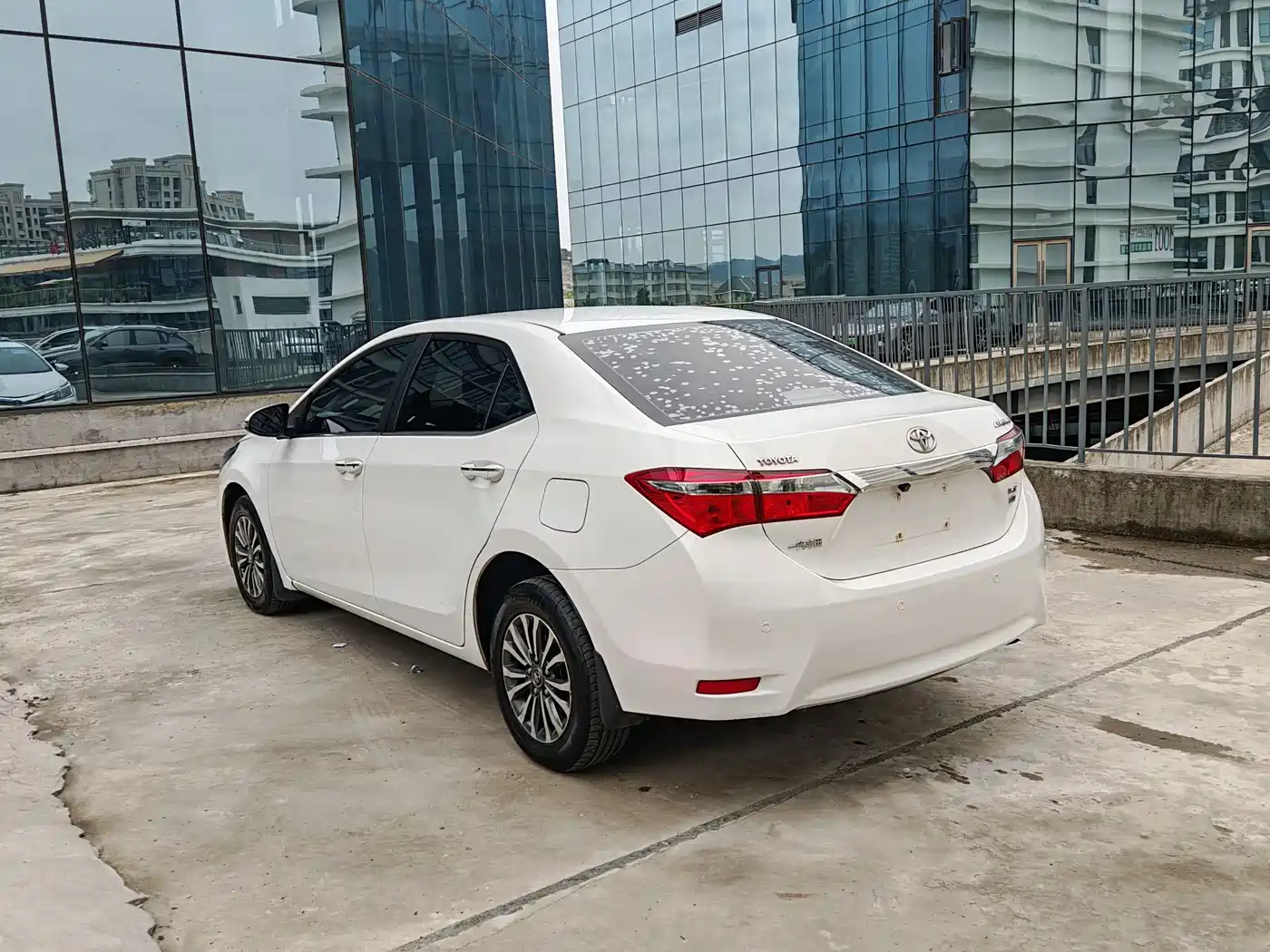Toyota Corolla 2017 Facelift 1.2T S-CVT GL фото 3