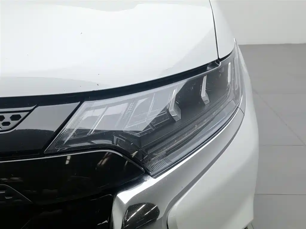 Mitsubishi Outlander 2021 2.4L 4WD Yaodong Edition 5-seater фото 7
