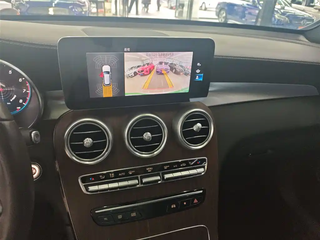 MERCEDES-BENZ GLC
