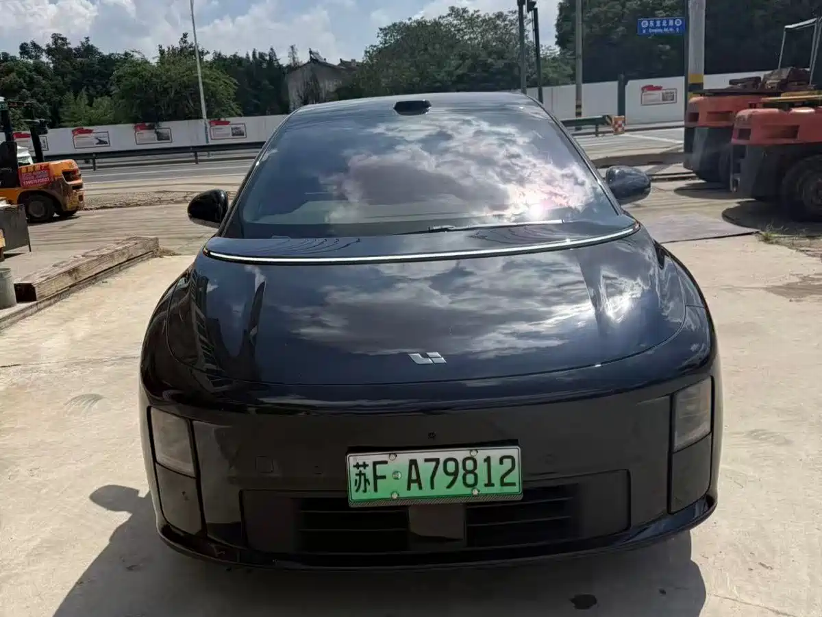 Li Auto i6 2026 2025 2WD Base Model