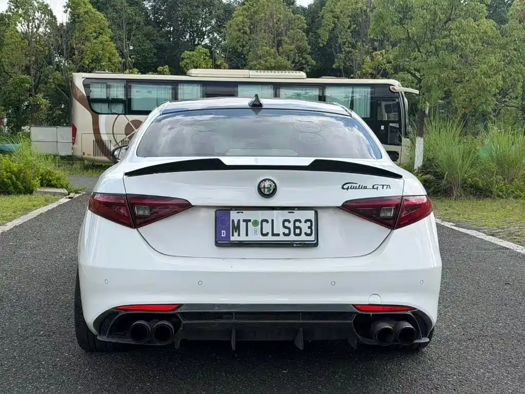 Alfa Romeo Giulia 2017 2017 2.0T 200HP Luxury Edition