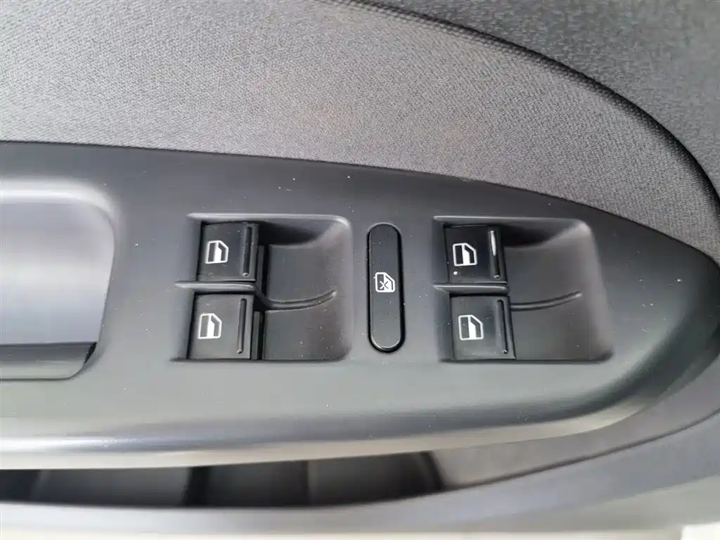 Volkswagen Touran 2015 1.4T Manual Trend Edition 5-seater фото 9