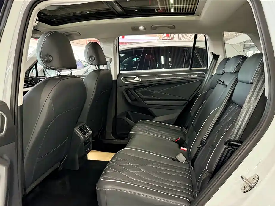 Volkswagen Tiguan L 2024 330TSI Automatic 2WD R-Line Premium Enjoyment Edition фото 21