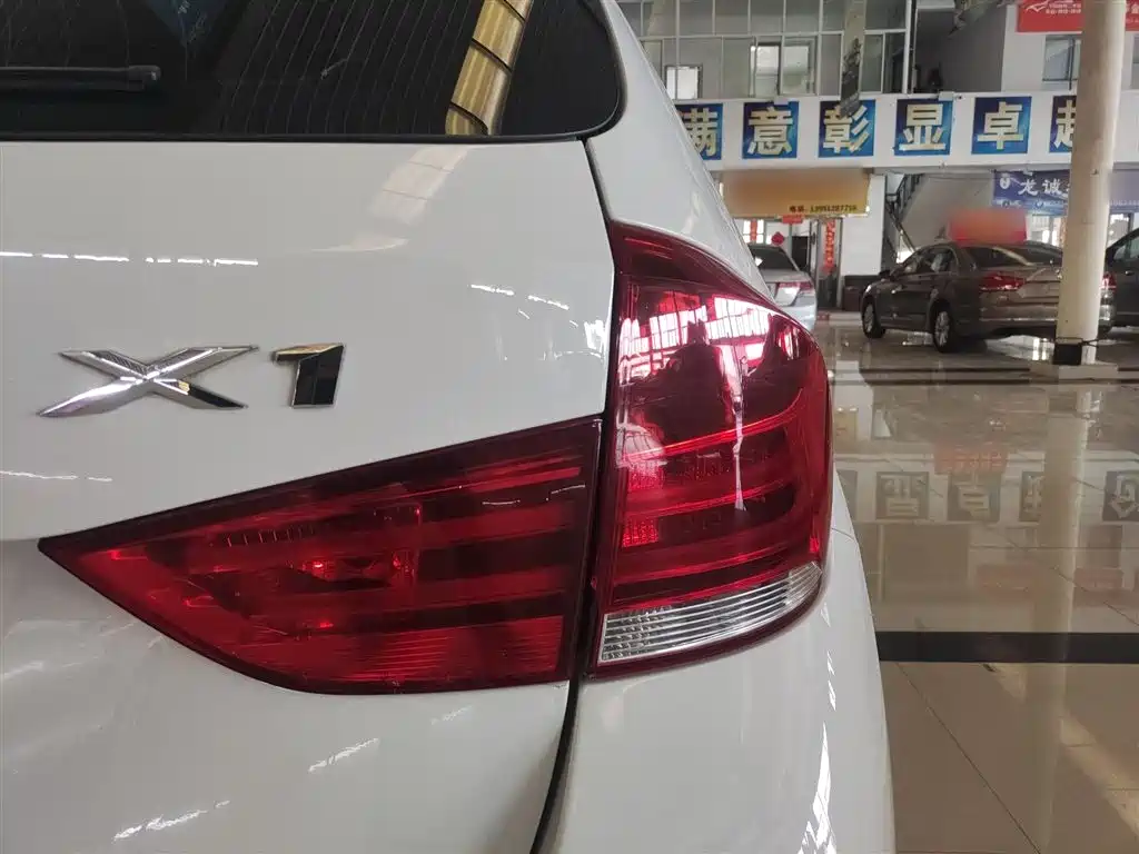 BMW X1 2014 sDrive18i Fashion Edition фото 25