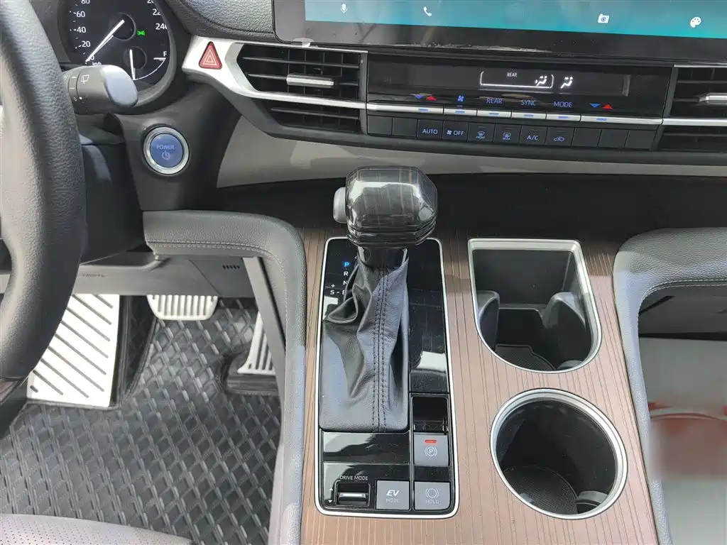 Toyota Sienna 2021 2.5L Hybrid Comfort Edition фото 6