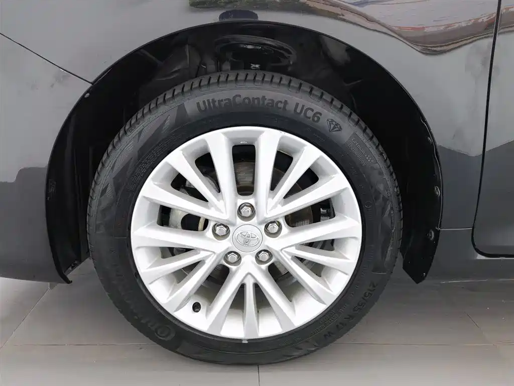Toyota Camry 2015 2.5G Luxury Navigation Edition фото 17