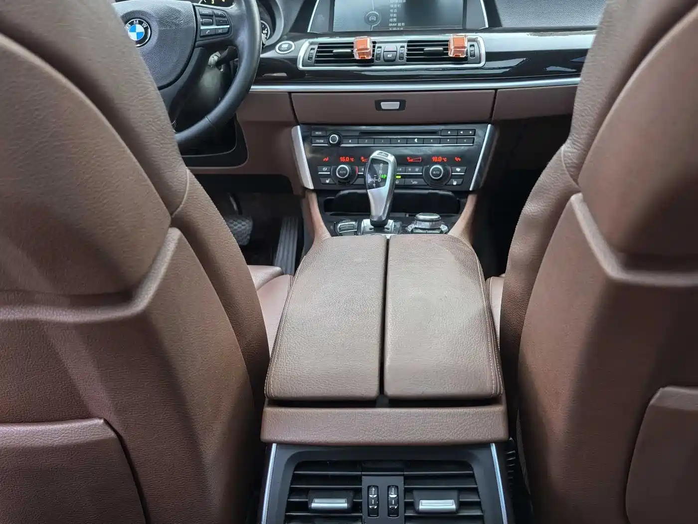 BMW 5 Series GT 2010 535i Leading Model фото 9