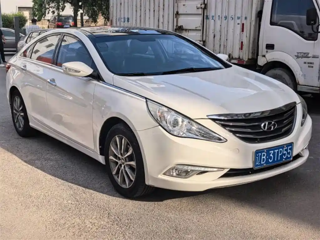 Hyundai Sonata 2011 2.4L Auto Premium Edition фото 3