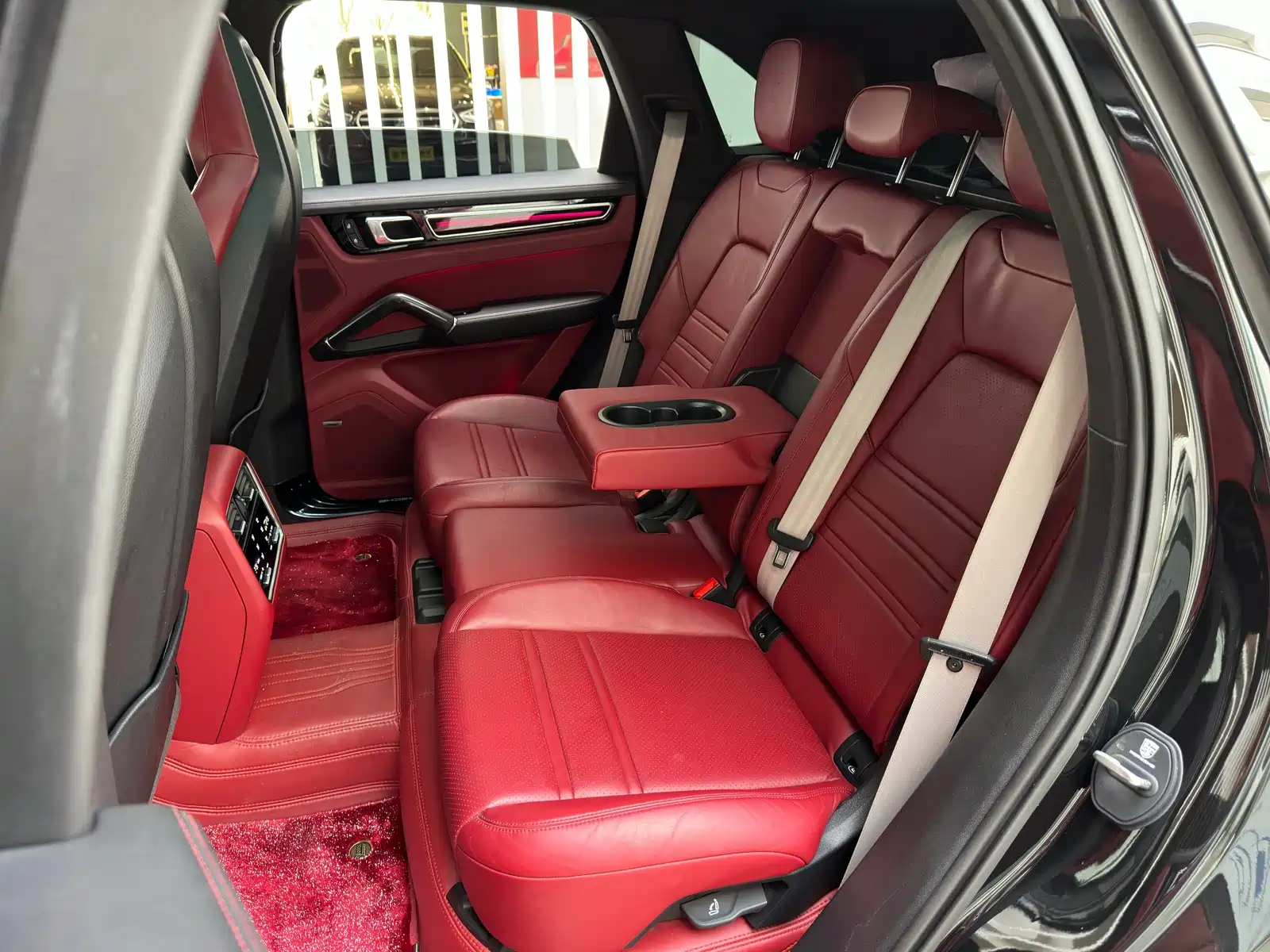 Photo 15 - Porsche Cayenne