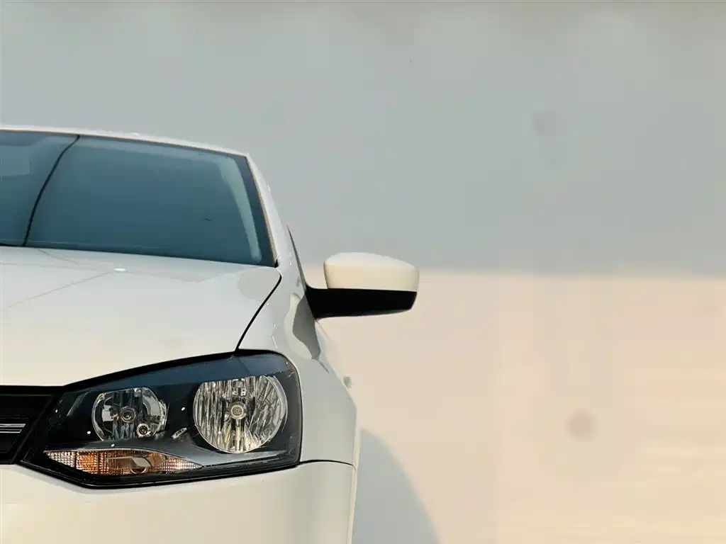 Volkswagen Polo 2013 1.6L Automatic Comfort Edition фото 10