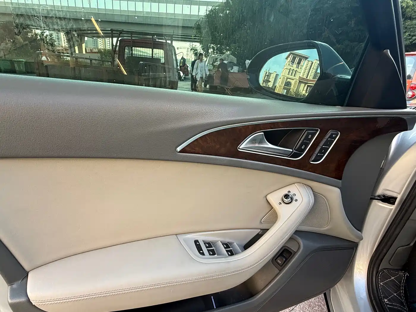Фото 4 - Audi A6L