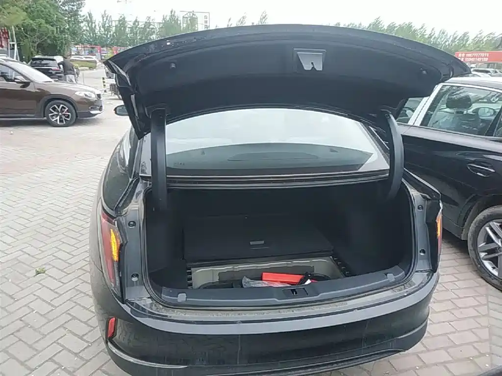 Hongqi E-QM5 2025 Model 500km Travel Edition фото 19