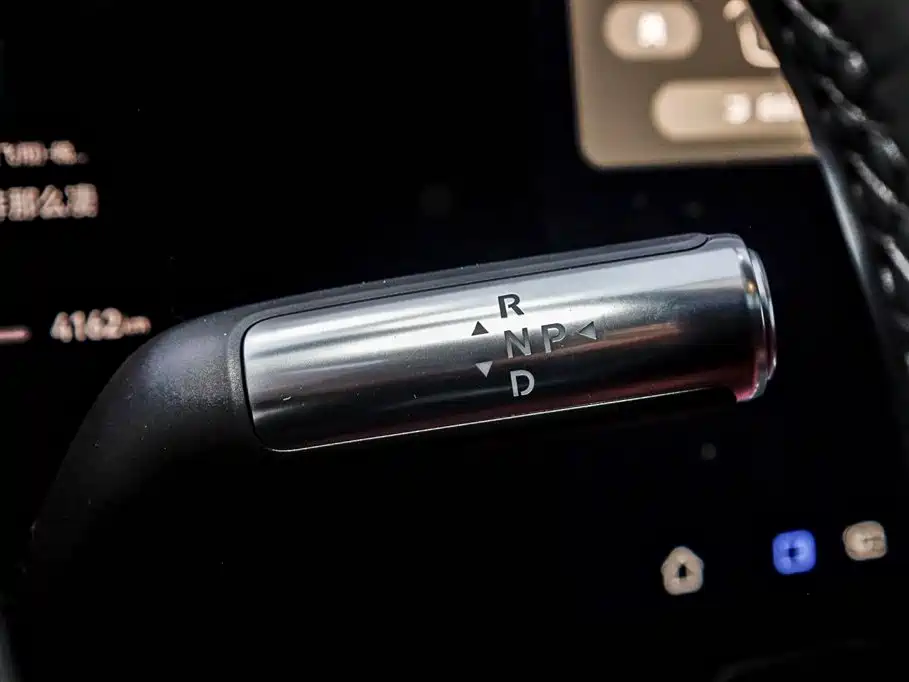 AITO Wenjie AITO M8 2025 Extended Range Ultra 53.4kWh 6-Seater фото 21