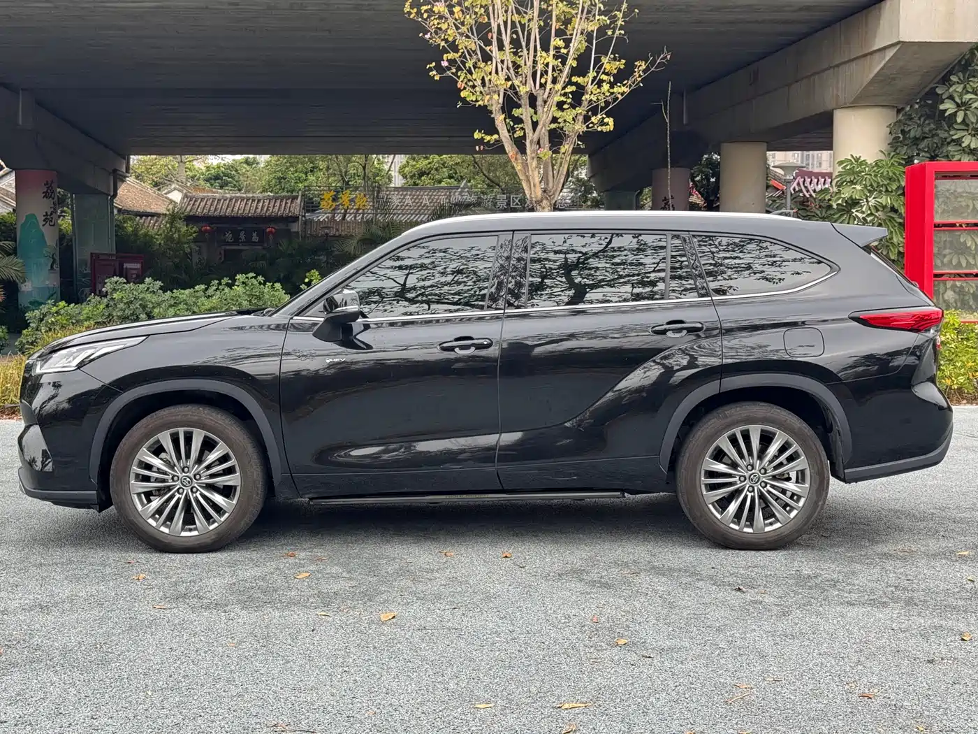 Toyota Highlander 2024 2.5L Smart Hybrid 4WD Luxury 7-seater фото 7