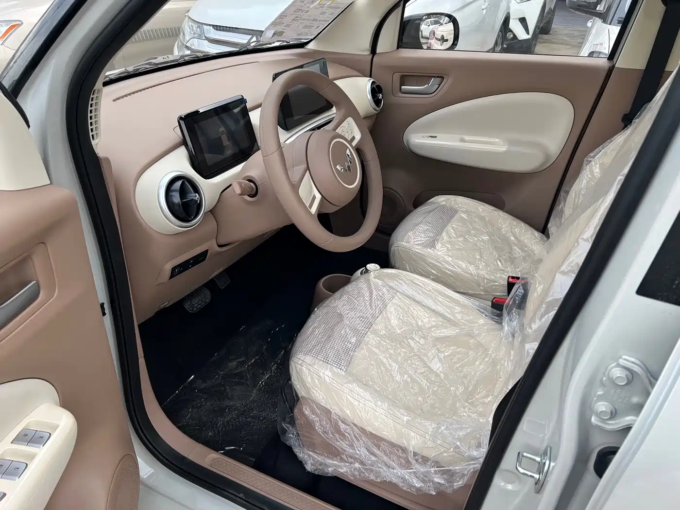 WULING AUTOMOBILE HONGGUANG MINIEV