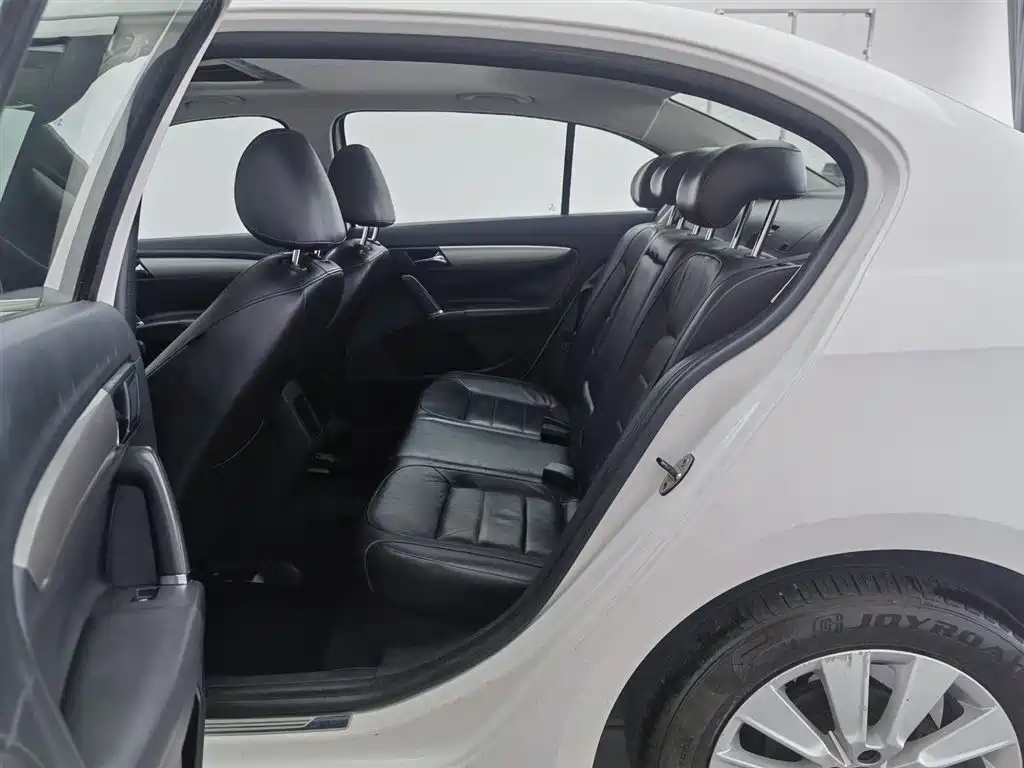 Volkswagen Lavida 2013 Facelift Classic 1.6L Automatic Comfort фото 15