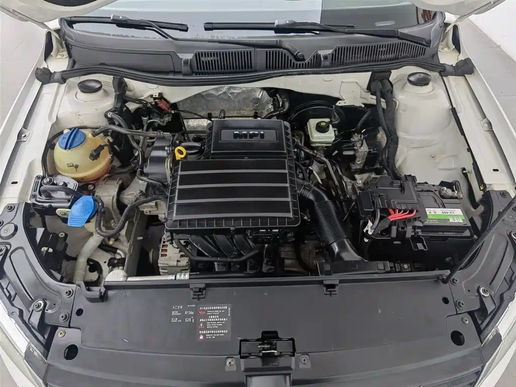Volkswagen Lavida 2013 Facelift Classic 1.6L Automatic Comfort фото 6