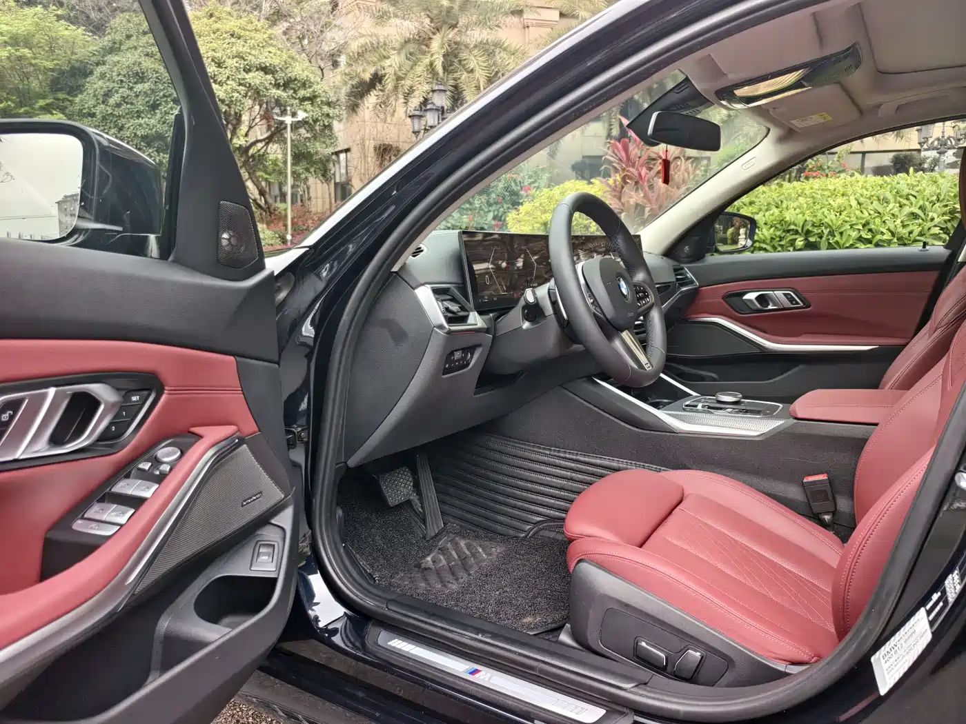BMW 3 Series 2024 325Li M Sport Shadowline Package фото 8