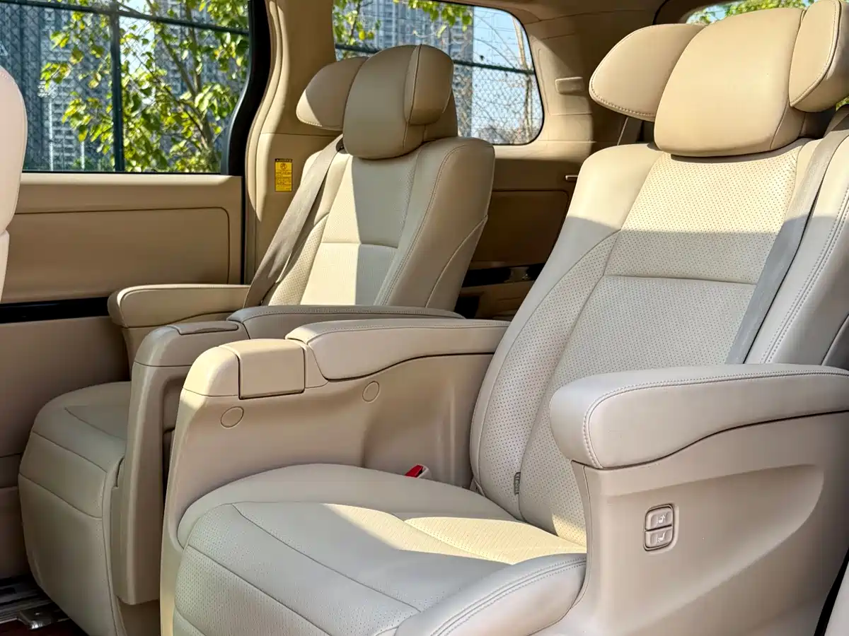 Toyota Alphard 2012 3.5L Luxury Edition фото 11