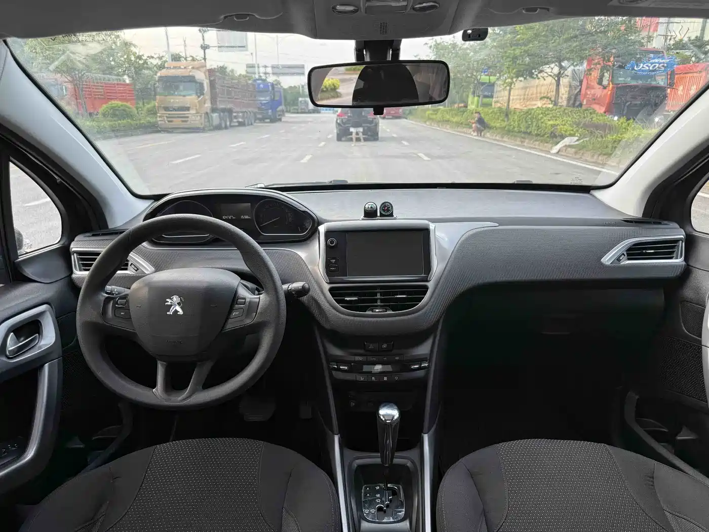 Peugeot 2008 2014 1.6L Automatic Fashion Edition фото 4