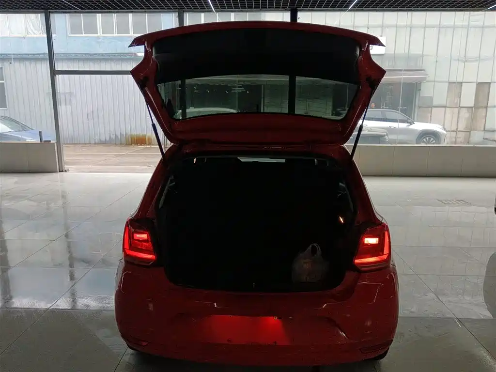Volkswagen Polo 2016 1.4L Automatic Trend фото 15