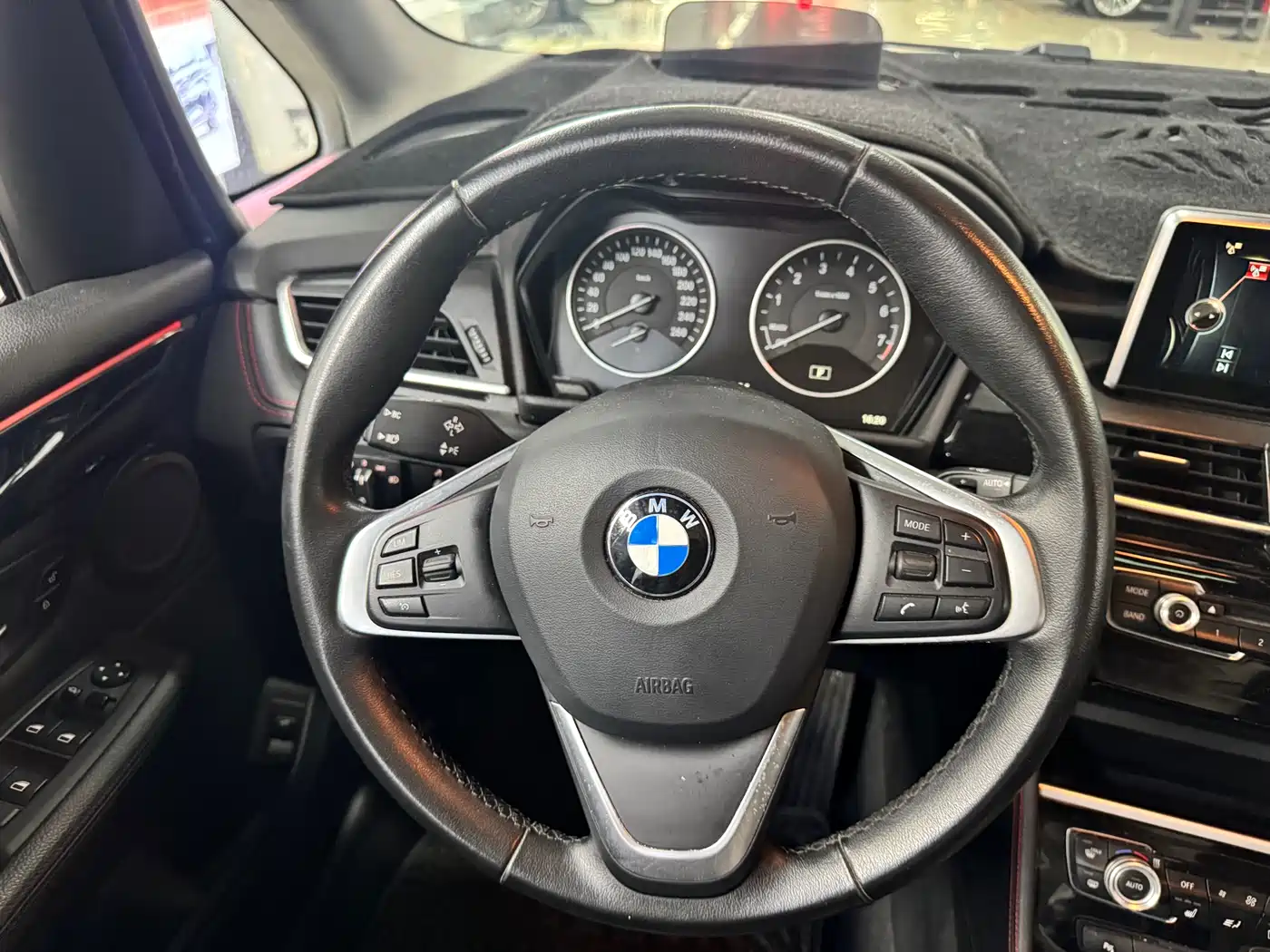 BMW 2 Series Touring 2016 218i Sport Design Package фото 8