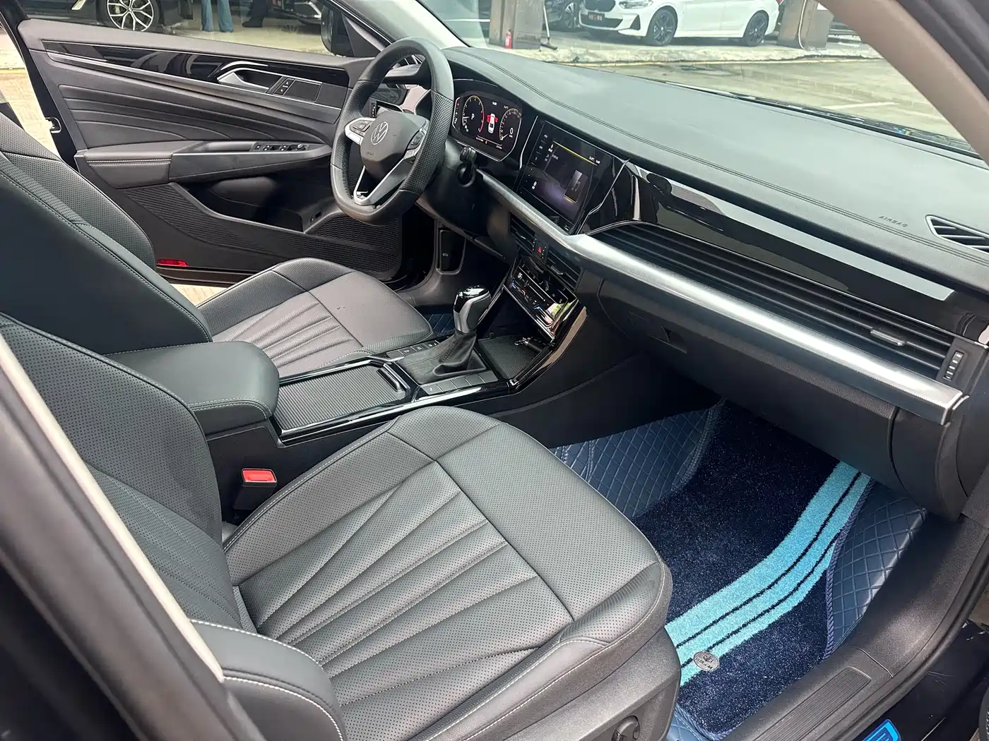 Volkswagen Passat 2025 Outstanding 380TSI Starlight Dragon Soaring Edition фото 14