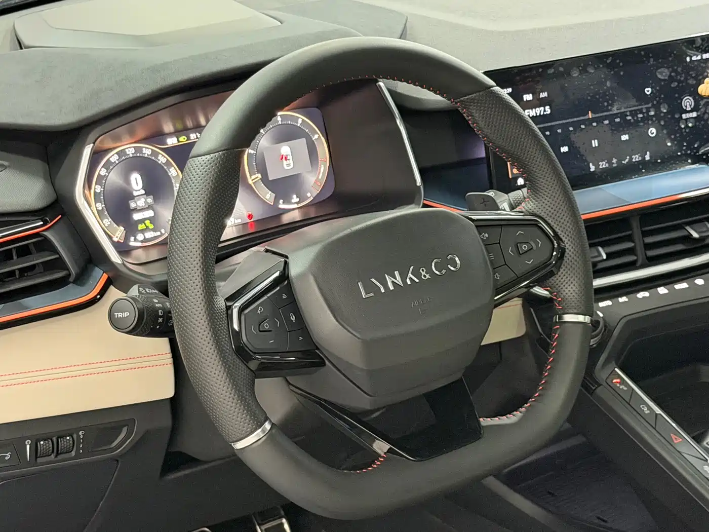 Lynk & Co 06 2020 1.5T Halo фото 14