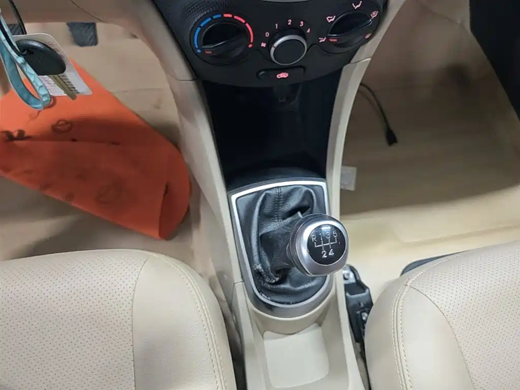 Hyundai Verna 2014 1.4L Manual Smart GLS фото 14