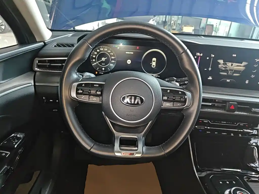 Фото 11 - Kia K5