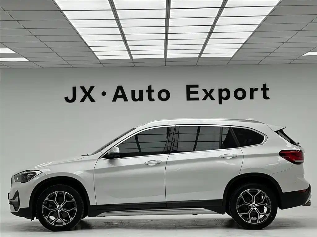 BMW X1 2022 sDrive20Li Fashion фото 7