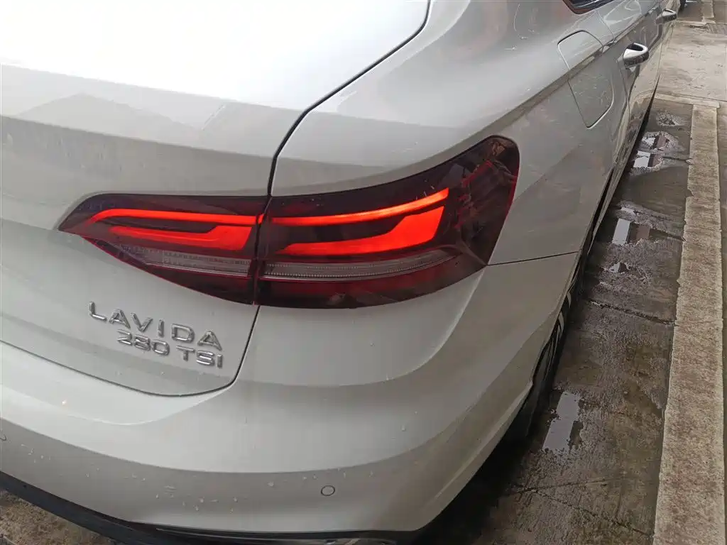Volkswagen Lavida 2023 280TSI DSG Comfort Edition фото 8
