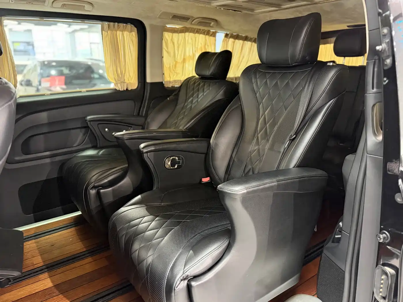 Mercedes-Benz Vito 2018 2.0T Business Edition China VI фото 7