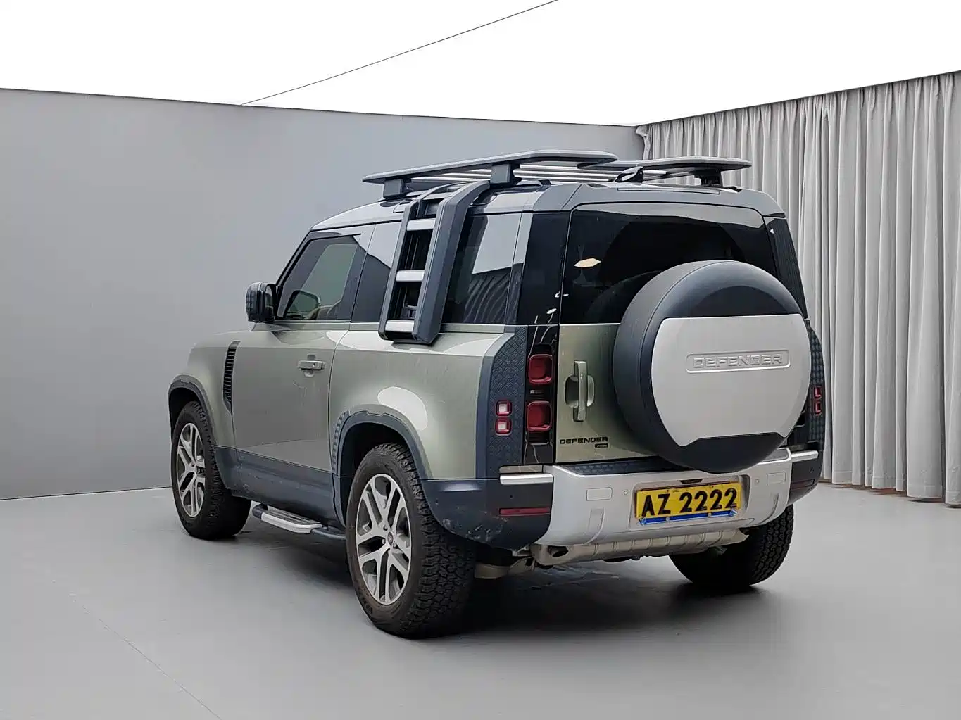 Photo 5 - Land Rover Defender